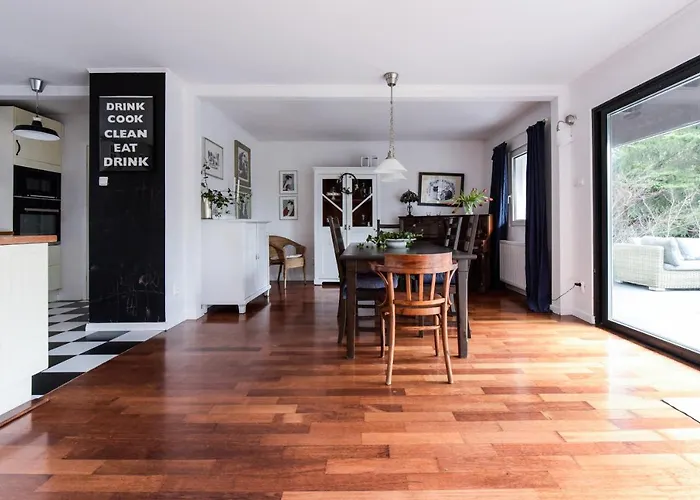 Spacious 3 Bedroom Family Oasis With Sauna, 20 Min From Warsaw